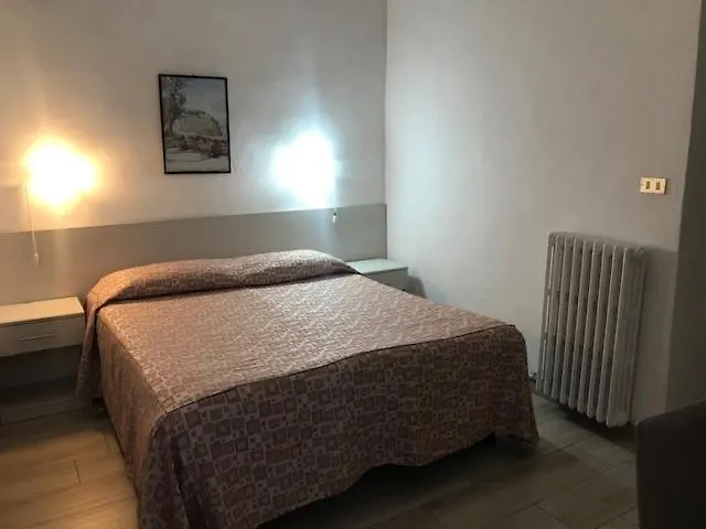 فندق مبيت وإفطار Giardino Delle Rose Bike&breakfast