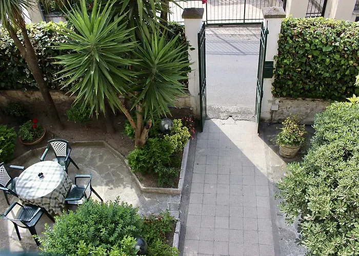 Giardino Delle Rose Bike&breakfast فندق مبيت وإفطار فينالي ليغوري