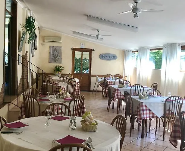 فندق مبيت وإفطار Giardino Delle Rose Bike&breakfast فينالي ليغوري